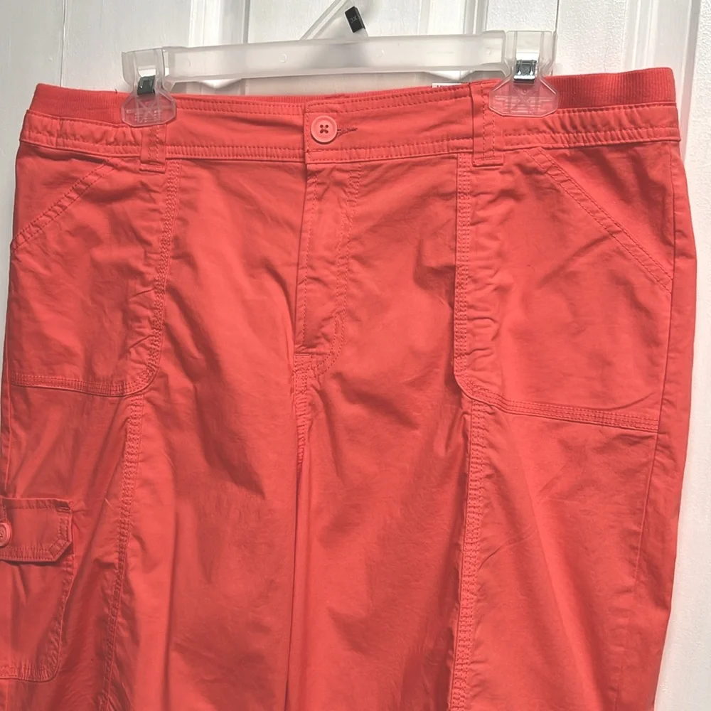 St Johns Bay George Peach Pink Mid Rise Cargo Bermuda Shorts Size 16 NWT